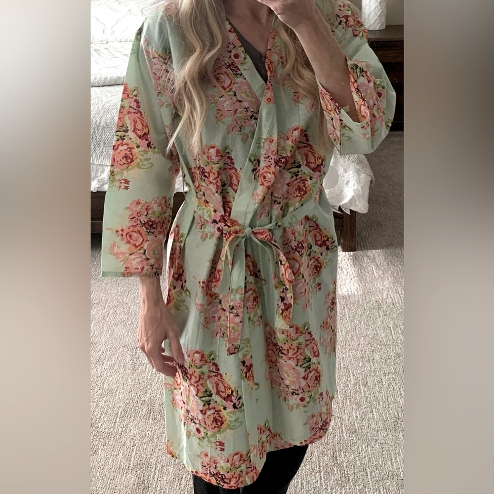 Lightweight women’s robe